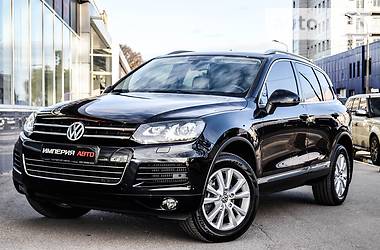 Внедорожник / Кроссовер Volkswagen Touareg 2014 в Киеве