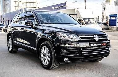 Внедорожник / Кроссовер Volkswagen Touareg 2014 в Киеве