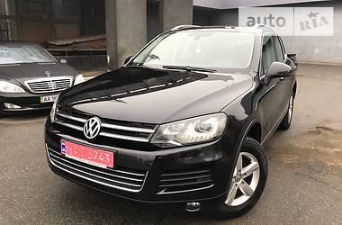 Внедорожник / Кроссовер Volkswagen Touareg 2014 в Киеве