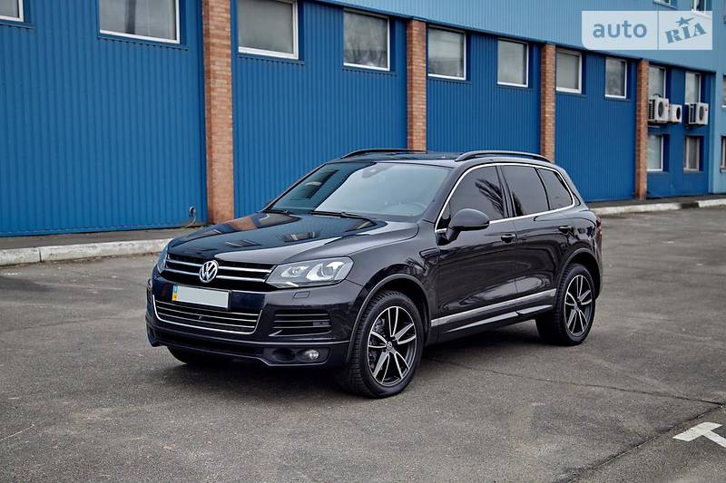 Внедорожник / Кроссовер Volkswagen Touareg 2013 в Киеве