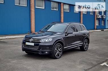 Внедорожник / Кроссовер Volkswagen Touareg 2013 в Киеве