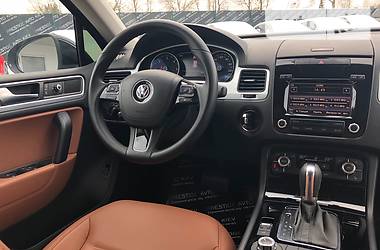 Внедорожник / Кроссовер Volkswagen Touareg 2011 в Киеве