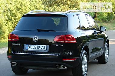 Внедорожник / Кроссовер Volkswagen Touareg 2013 в Ровно