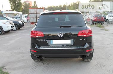 Позашляховик / Кросовер Volkswagen Touareg 2014 в Харкові