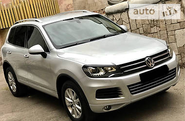 Внедорожник / Кроссовер Volkswagen Touareg 2013 в Днепре