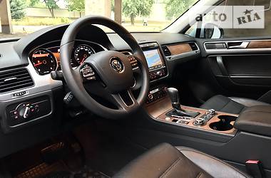 Внедорожник / Кроссовер Volkswagen Touareg 2013 в Днепре