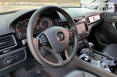 Позашляховик / Кросовер Volkswagen Touareg 2014 в Житомирі