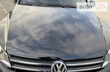 Позашляховик / Кросовер Volkswagen Touareg 2014 в Житомирі