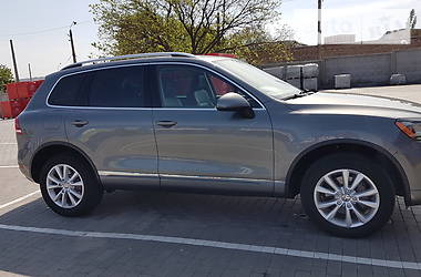 Позашляховик / Кросовер Volkswagen Touareg 2014 в 