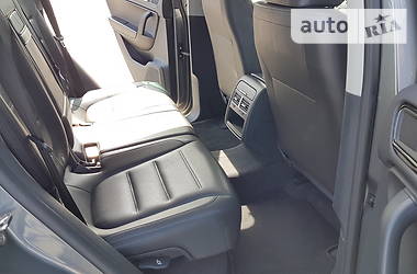Позашляховик / Кросовер Volkswagen Touareg 2014 в 