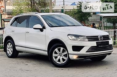 Позашляховик / Кросовер Volkswagen Touareg 2015 в Одесі