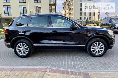 Внедорожник / Кроссовер Volkswagen Touareg 2016 в Киеве