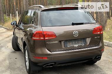 Внедорожник / Кроссовер Volkswagen Touareg 2013 в Киеве