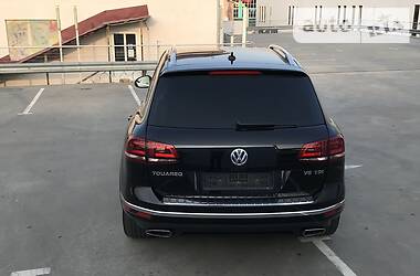 Внедорожник / Кроссовер Volkswagen Touareg 2015 в Мукачево