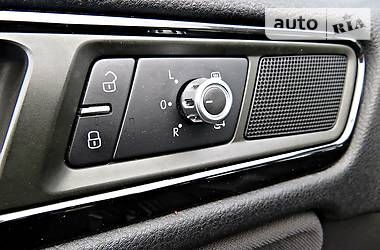 Позашляховик / Кросовер Volkswagen Touareg 2013 в 