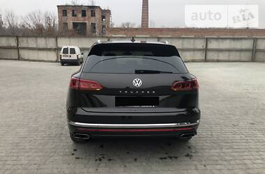 Позашляховик / Кросовер Volkswagen Touareg 2018 в 