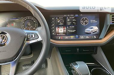 Позашляховик / Кросовер Volkswagen Touareg 2018 в 