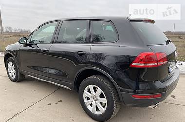 Позашляховик / Кросовер Volkswagen Touareg 2012 в 