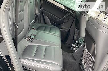 Позашляховик / Кросовер Volkswagen Touareg 2012 в 