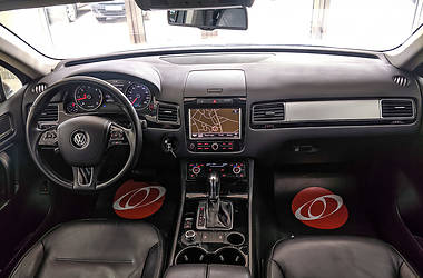Позашляховик / Кросовер Volkswagen Touareg 2011 в 