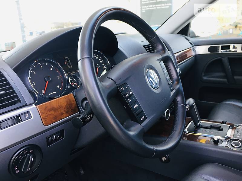 Позашляховик / Кросовер Volkswagen Touareg 2008 в Новомосковську