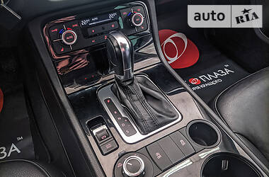 Позашляховик / Кросовер Volkswagen Touareg 2011 в 