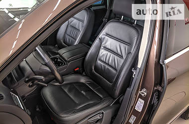 Позашляховик / Кросовер Volkswagen Touareg 2011 в 