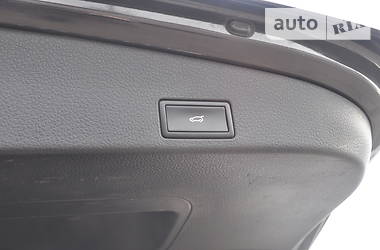 Позашляховик / Кросовер Volkswagen Touareg 2012 в 