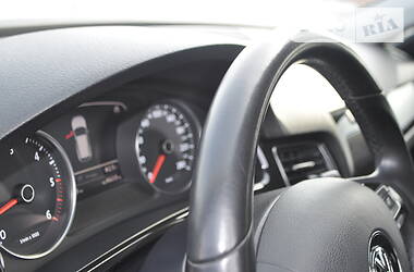 Позашляховик / Кросовер Volkswagen Touareg 2012 в 