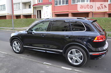 Позашляховик / Кросовер Volkswagen Touareg 2016 в 