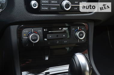 Позашляховик / Кросовер Volkswagen Touareg 2016 в 