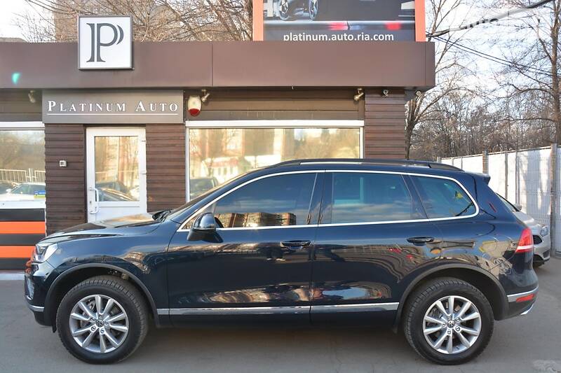 Позашляховик / Кросовер Volkswagen Touareg 2015 в Одесі