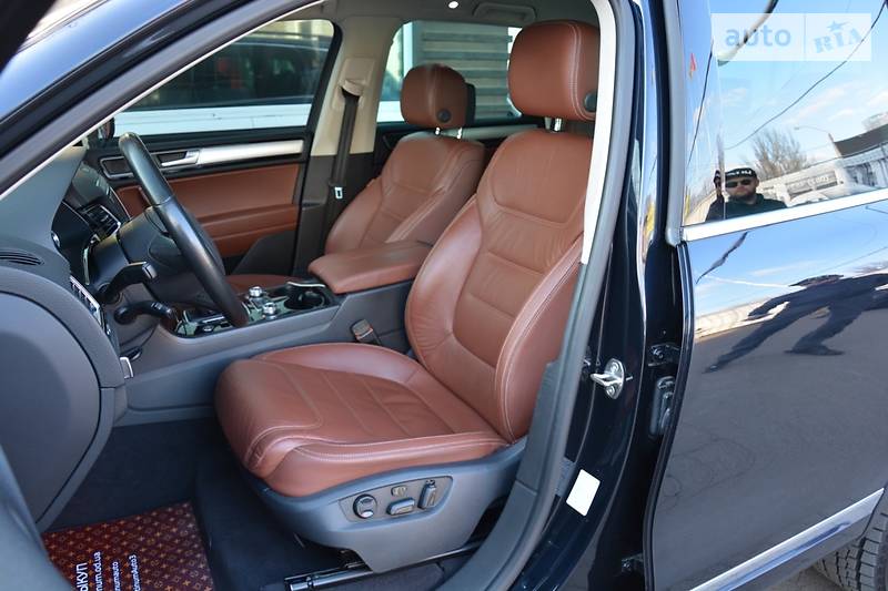 Позашляховик / Кросовер Volkswagen Touareg 2015 в Одесі