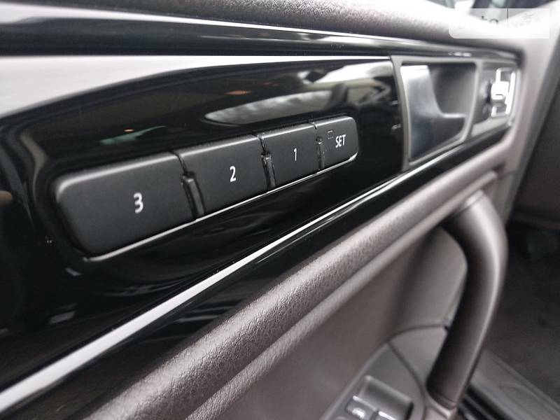 Позашляховик / Кросовер Volkswagen Touareg 2013 в Вінниці