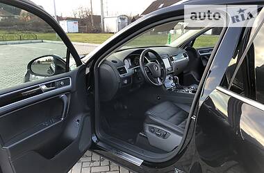 Позашляховик / Кросовер Volkswagen Touareg 2017 в 