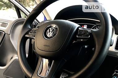 Позашляховик / Кросовер Volkswagen Touareg 2017 в 