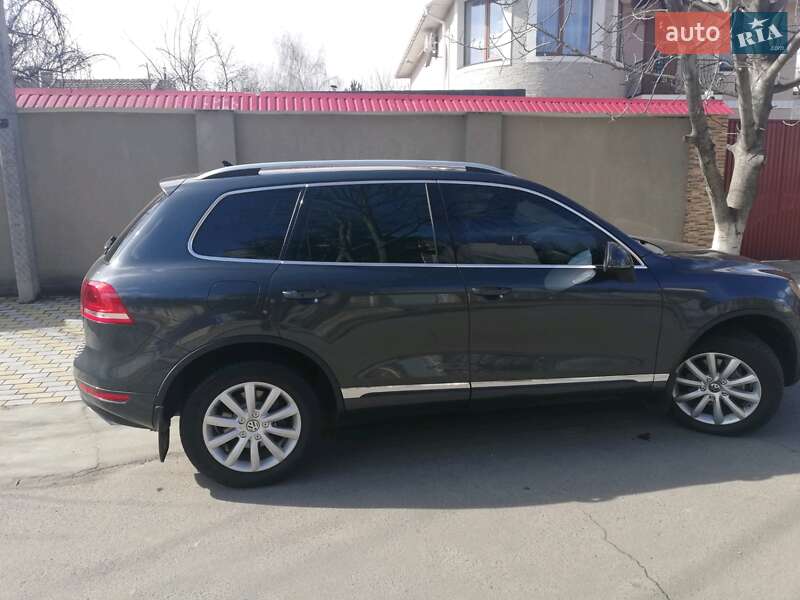 Позашляховик / Кросовер Volkswagen Touareg 2011 в Одесі