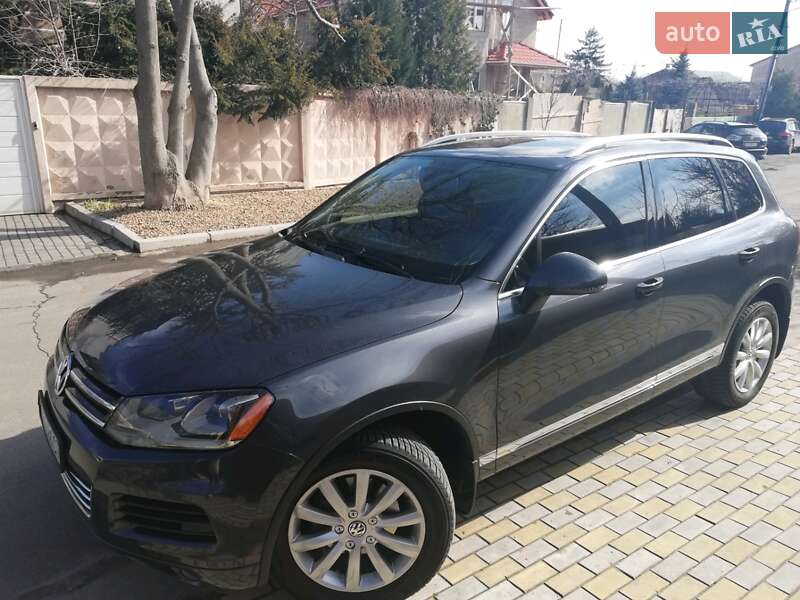 Позашляховик / Кросовер Volkswagen Touareg 2011 в Одесі