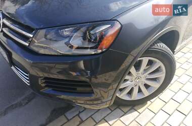 Позашляховик / Кросовер Volkswagen Touareg 2011 в 