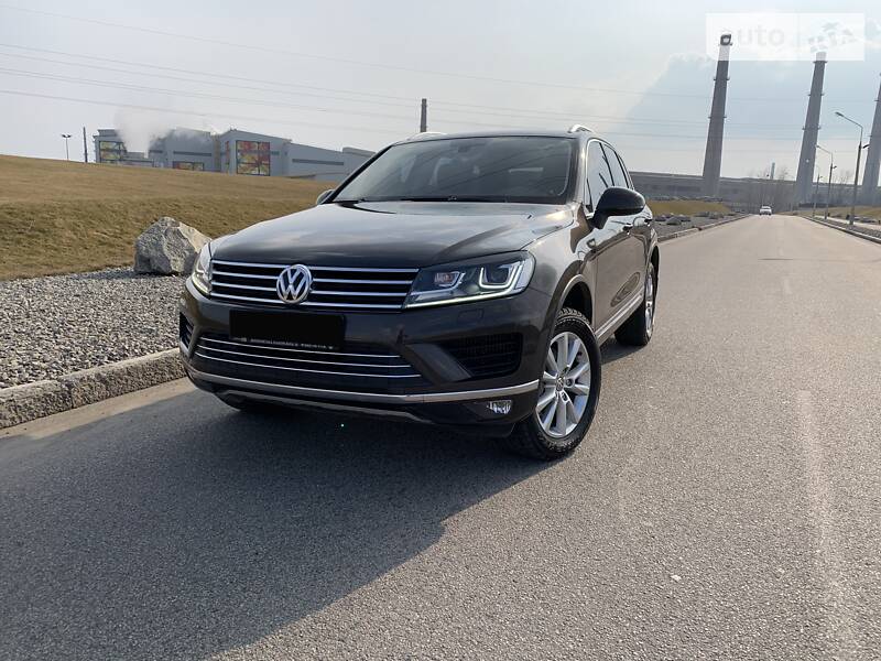 Позашляховик / Кросовер Volkswagen Touareg 2016 в Дніпрі фото Позашляховик / Кросовер Volkswagen Touareg 2016 в Дніпрі