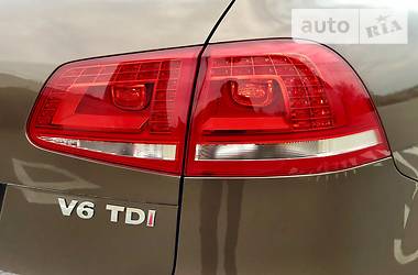 Позашляховик / Кросовер Volkswagen Touareg 2014 в 