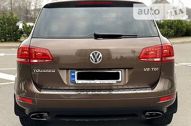 Позашляховик / Кросовер Volkswagen Touareg 2014 в 