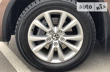 Позашляховик / Кросовер Volkswagen Touareg 2014 в 
