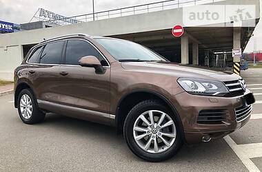 Позашляховик / Кросовер Volkswagen Touareg 2014 в 