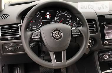 Позашляховик / Кросовер Volkswagen Touareg 2014 в 