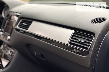 Позашляховик / Кросовер Volkswagen Touareg 2014 в 