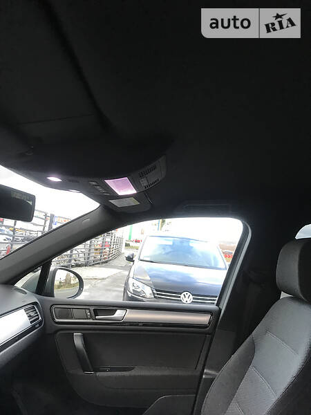 Позашляховик / Кросовер Volkswagen Touareg 2015 в Мукачевому