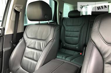 Позашляховик / Кросовер Volkswagen Touareg 2013 в 