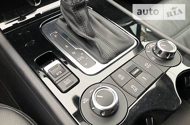 Позашляховик / Кросовер Volkswagen Touareg 2013 в 