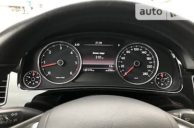 Позашляховик / Кросовер Volkswagen Touareg 2013 в 